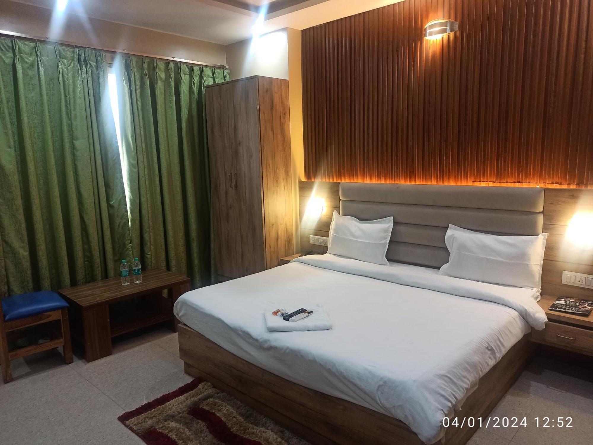 Icyhotels Hl Inn Chinhat Ngoại thất bức ảnh